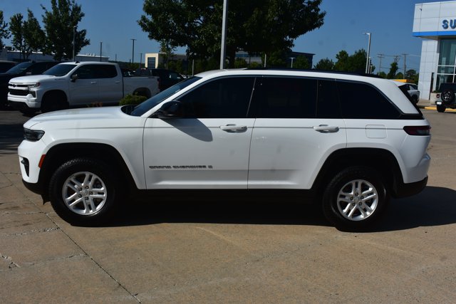 Used 2023 Jeep Grand Cherokee Laredo w/ Luxury Tech Group I RWD image 9