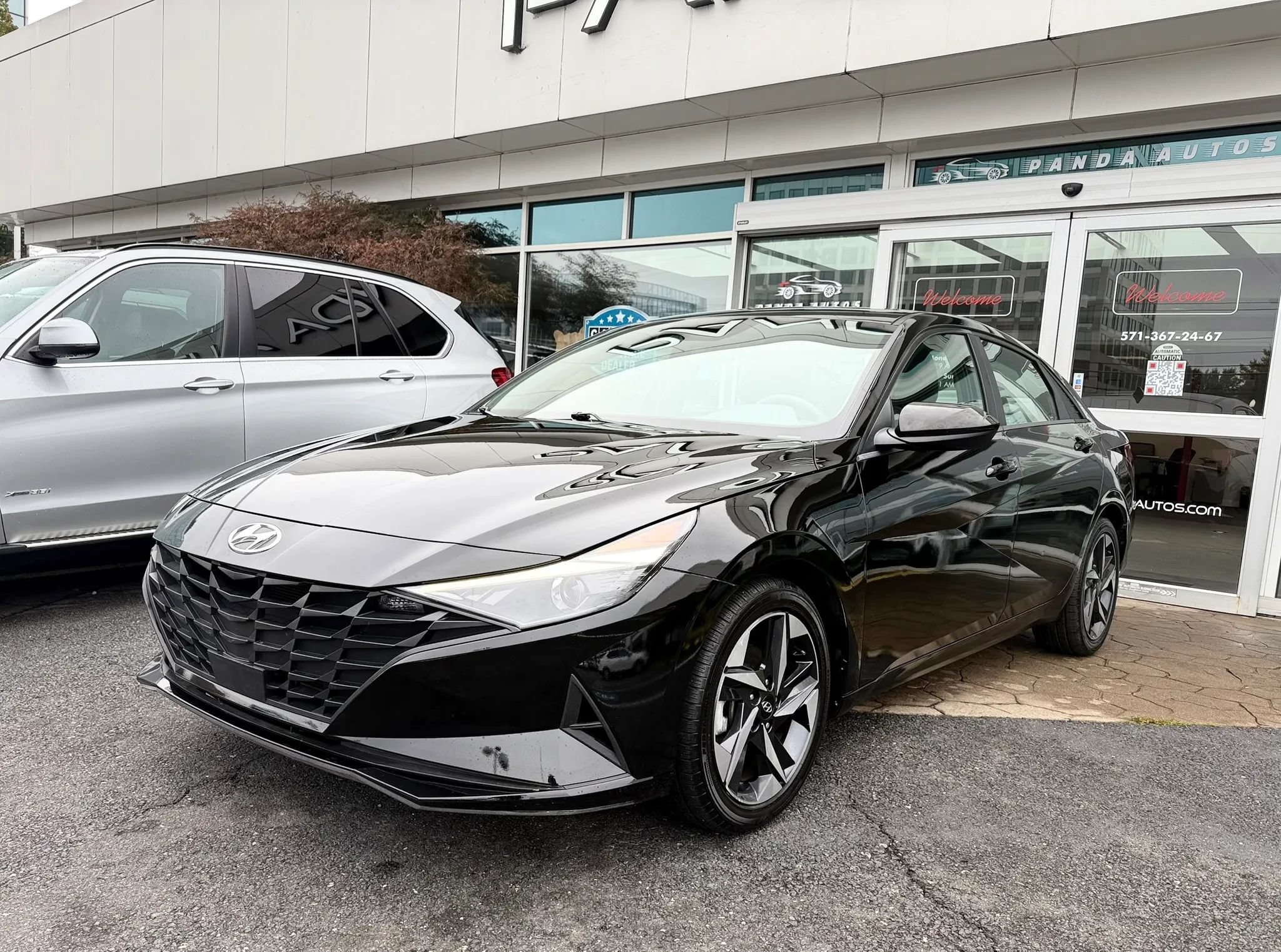 Used 2023 Hyundai Elantra SEL w/ Convenience Package FWD image 3