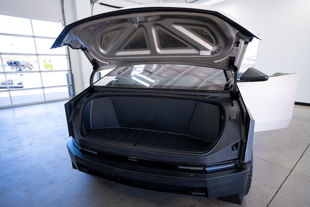 Used 2024 Tesla Cybertruck AWD Crew Cab image 41