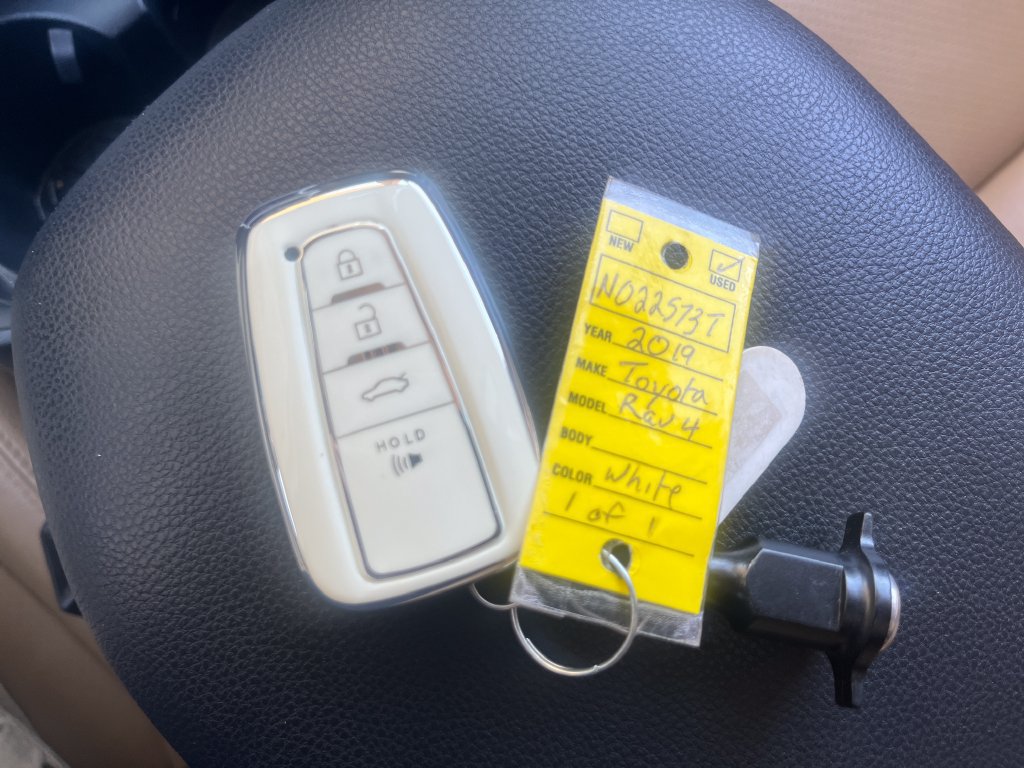 Used 2019 Toyota RAV4 XLE w/ Convenience Package FWD image 29