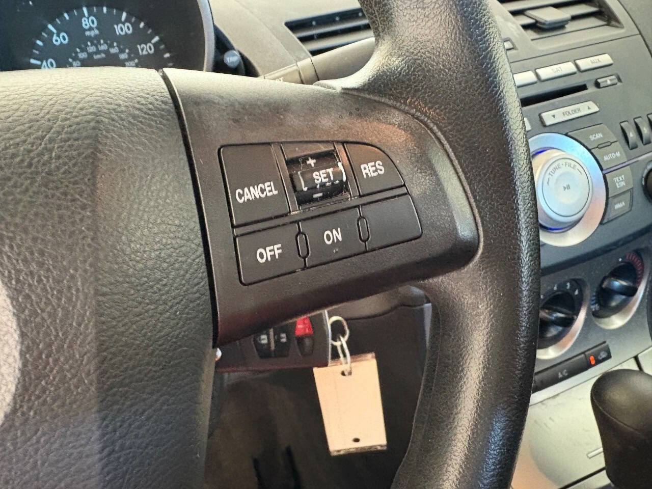 Used 2010 MAZDA MAZDA3 i Touring FWD image 13