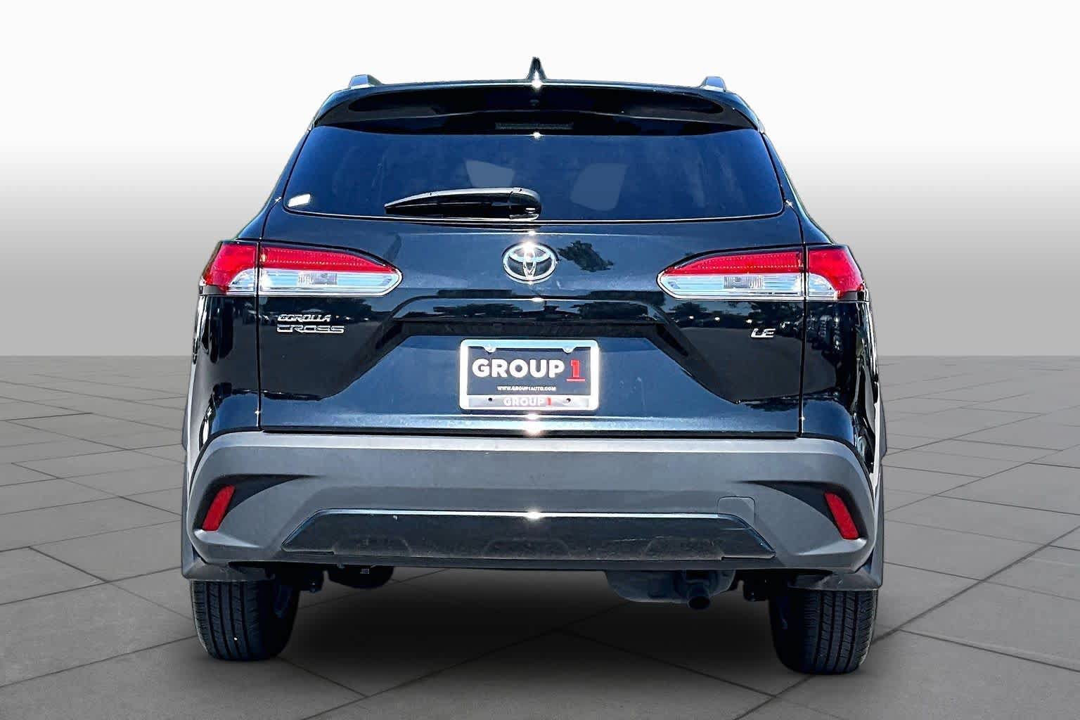 Used 2023 Toyota Corolla Cross LE w/ Moonroof Package FWD image 5