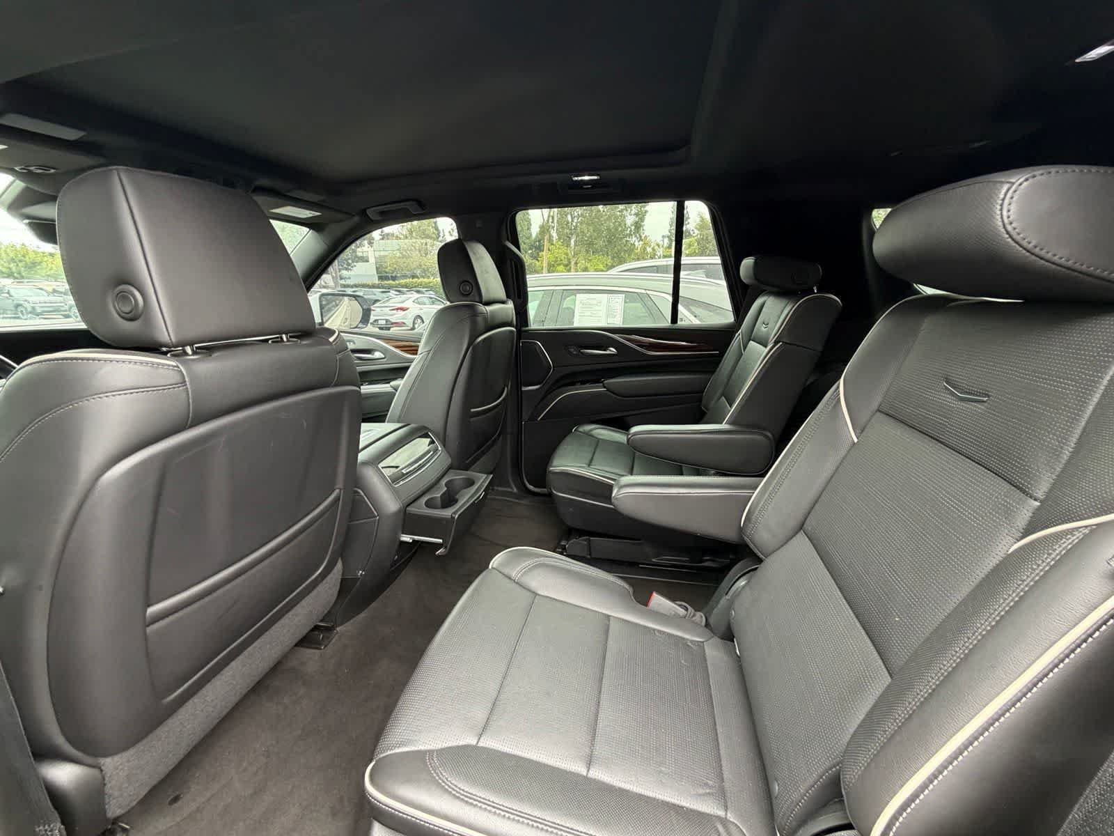 Used 2022 Cadillac Escalade Premium Luxury RWD image 6
