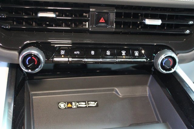 New 2025 Chevrolet Suburban Premier image 28