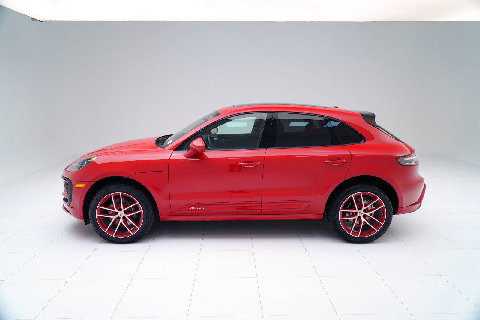 New 2026 Porsche Macan image 2