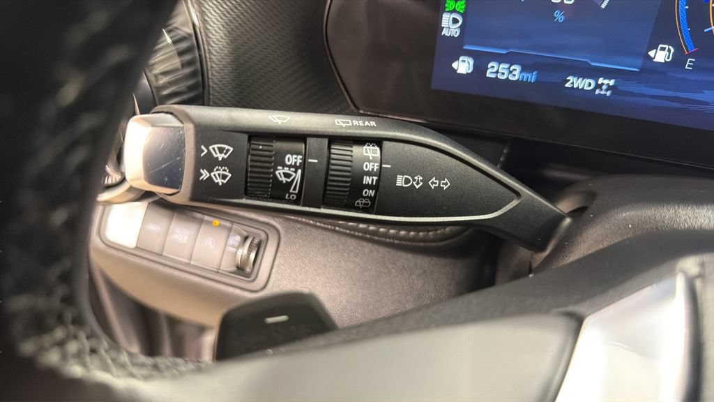 Used 2025 Chevrolet Equinox LT AWD/4WD image 23