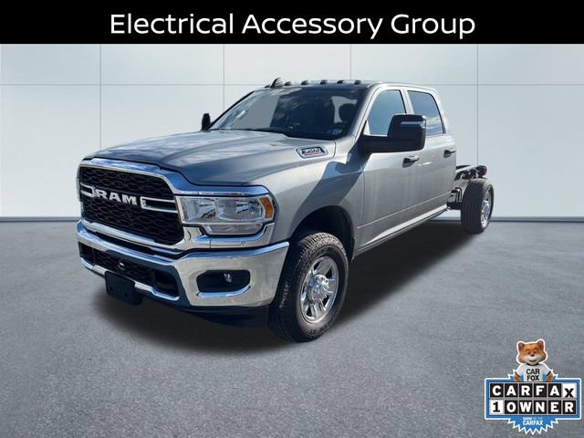 Used 2023 RAM 3500 Tradesman w/ Chrome Appearance Group AWD/4WD image 3