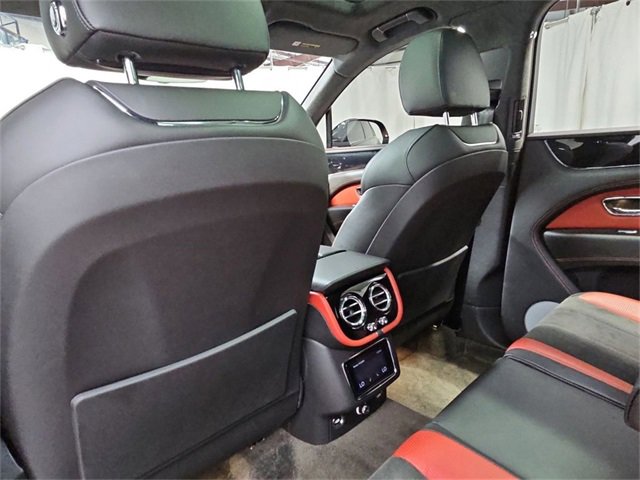 Used 2022 Bentley Bentayga image 50