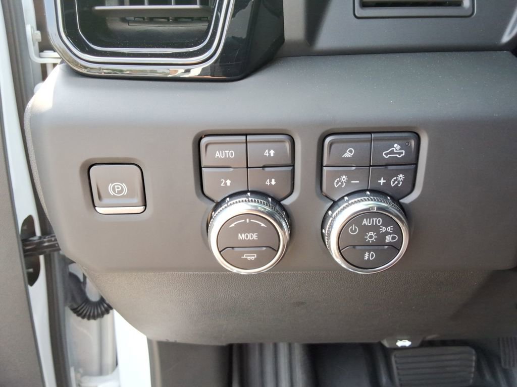 Used 2024 GMC Sierra 2500 AT4 w/ AT4 Preferred Package AWD/4WD image 39