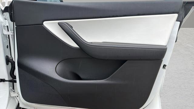 Used 2021 Tesla Model Y Long Range image 11