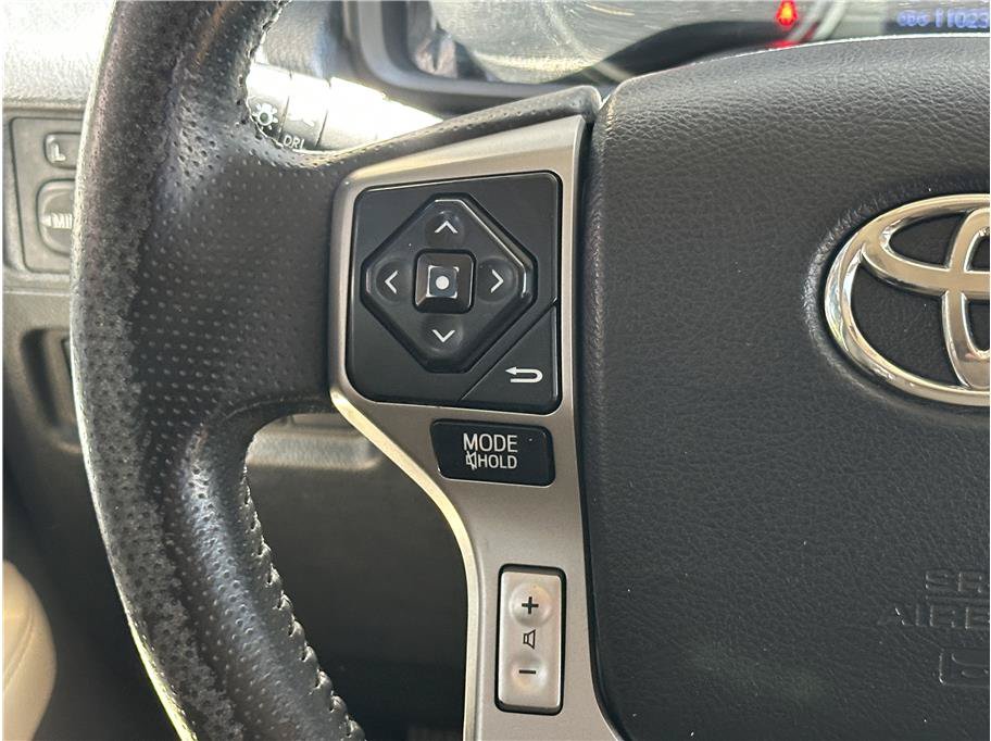 Used 2017 Toyota 4Runner SR5 AWD/4WD image 22