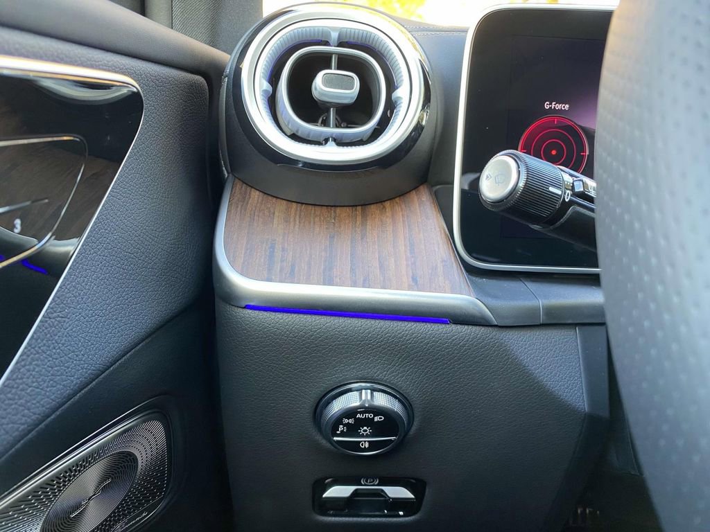 Certified 2025 Mercedes-Benz GLC 300 image 25