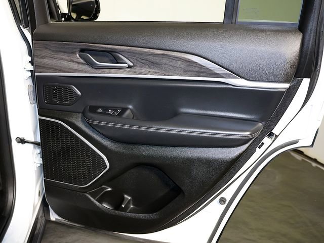 Used 2022 Jeep Grand Cherokee Limited AWD/4WD image 32