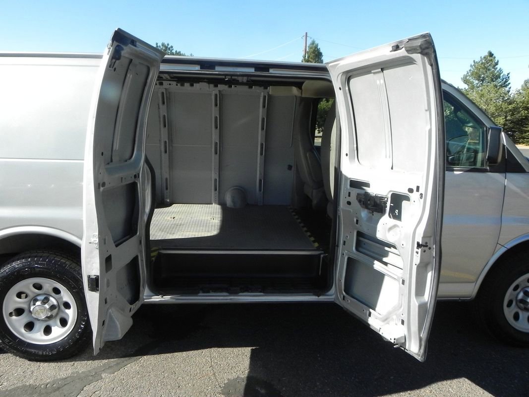 Used 2013 Chevrolet Express 1500 RWD image 17
