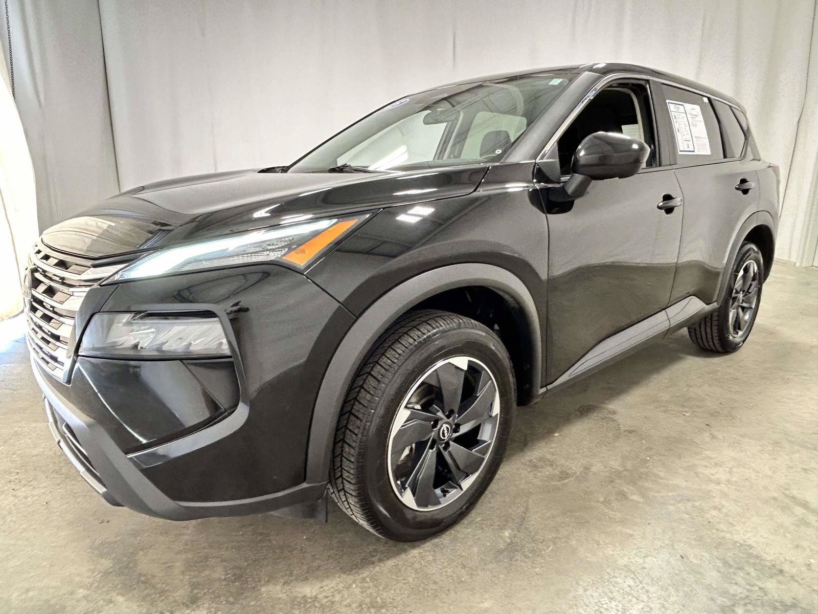 Used 2025 Nissan Rogue SV AWD/4WD image 5