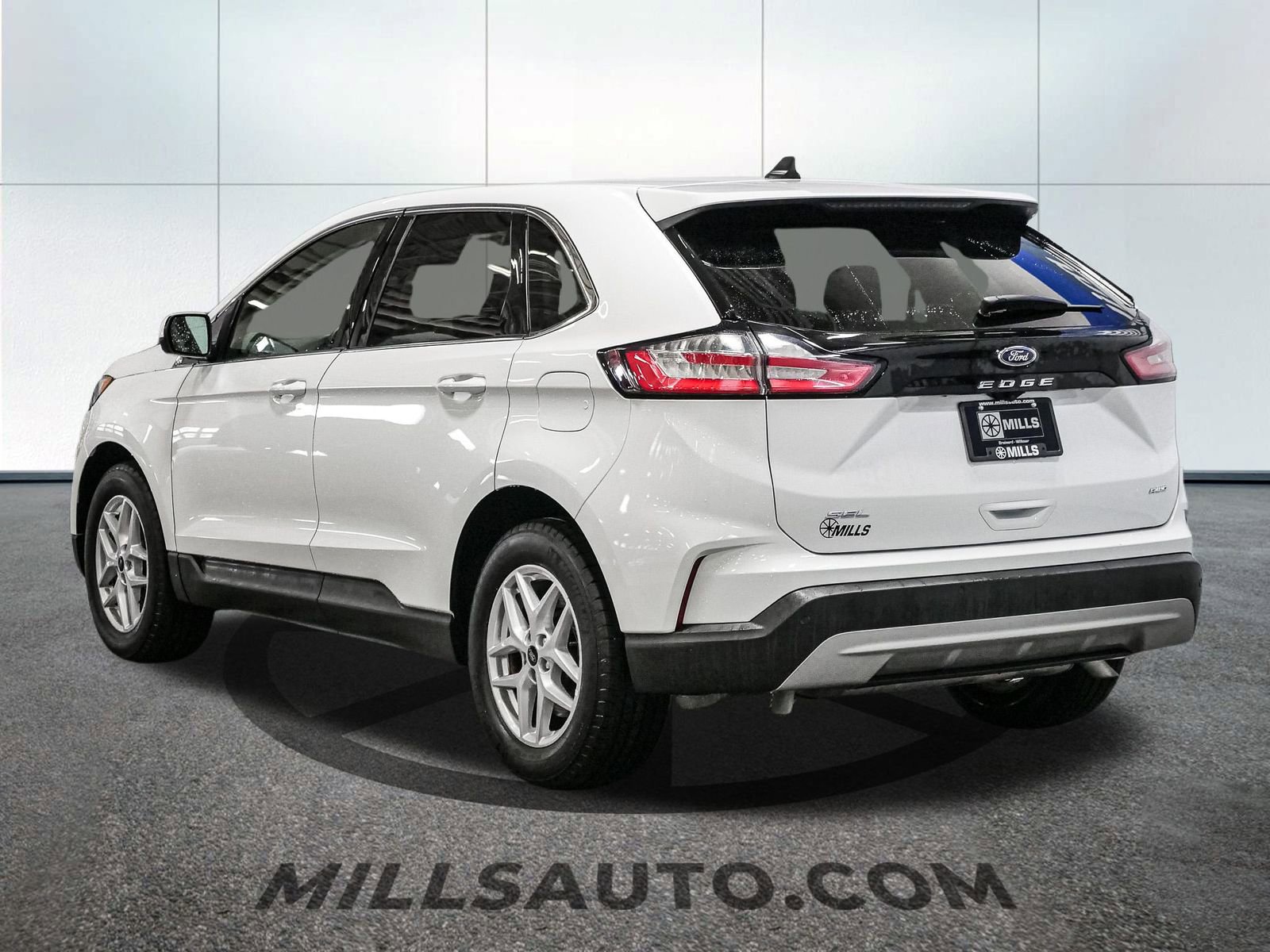 Used 2024 Ford Edge SEL image 5