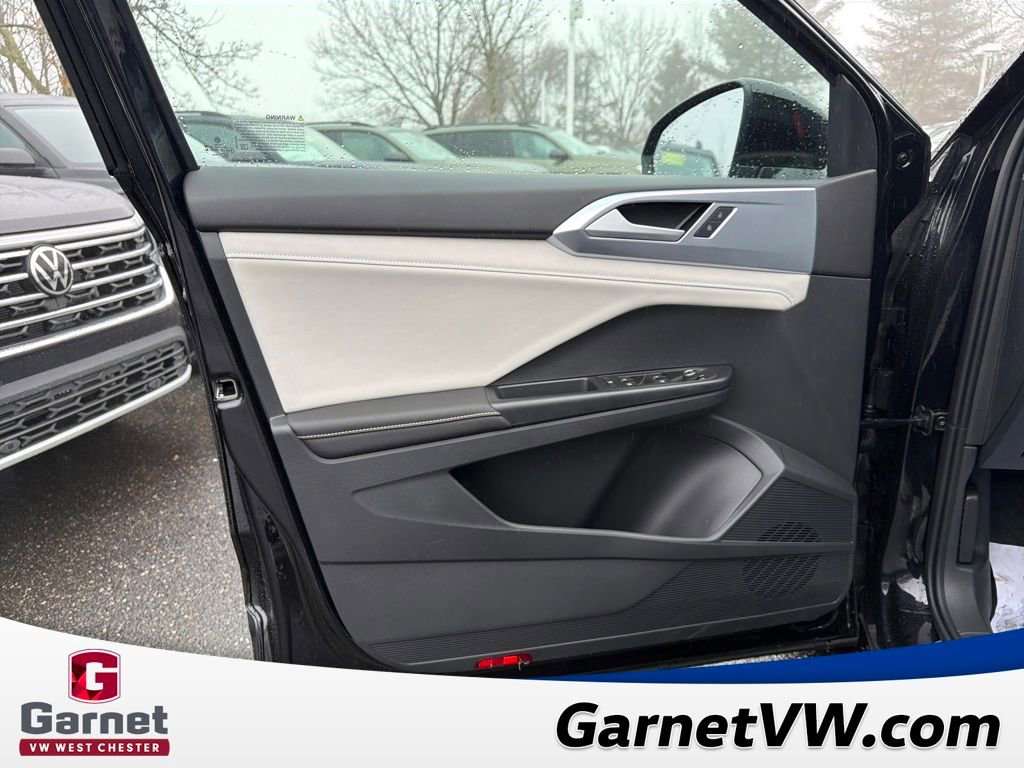 New 2026 Volkswagen Taos SE image 10