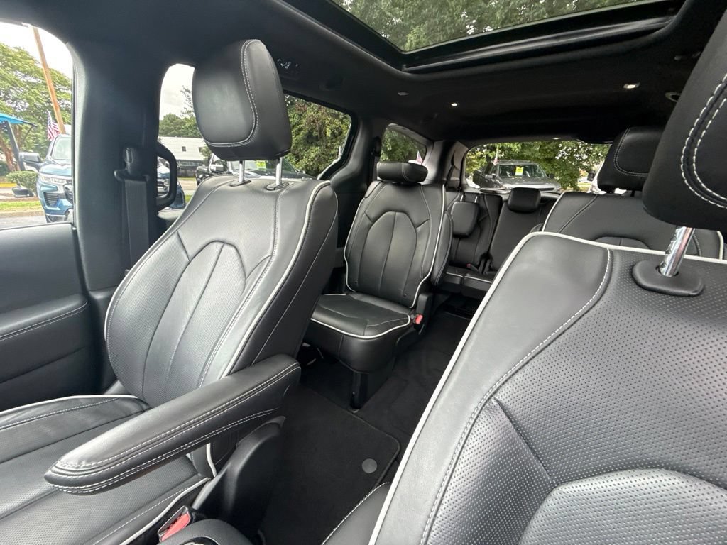 Used 2026 Chrysler Pacifica Limited FWD image 19