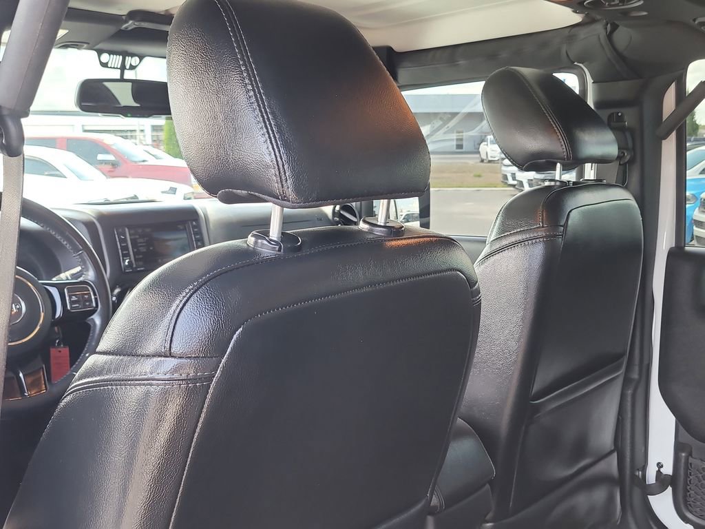 Certified 2017 Jeep Wrangler Unlimited Sahara AWD/4WD image 9