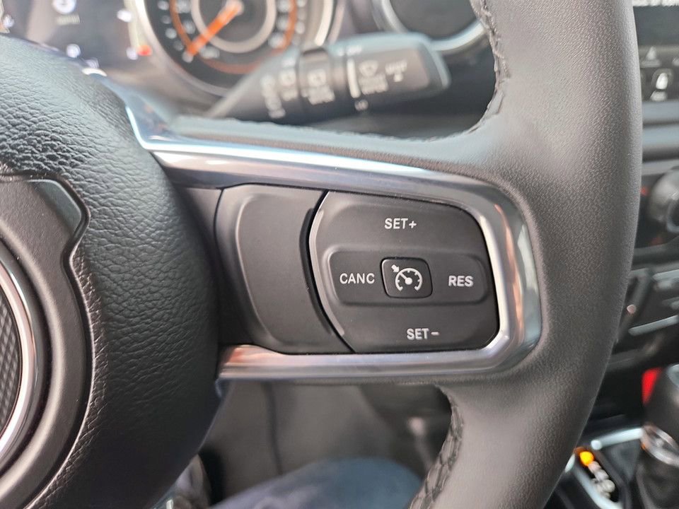 Used 2023 Jeep Wrangler Unlimited Sahara AWD/4WD image 16
