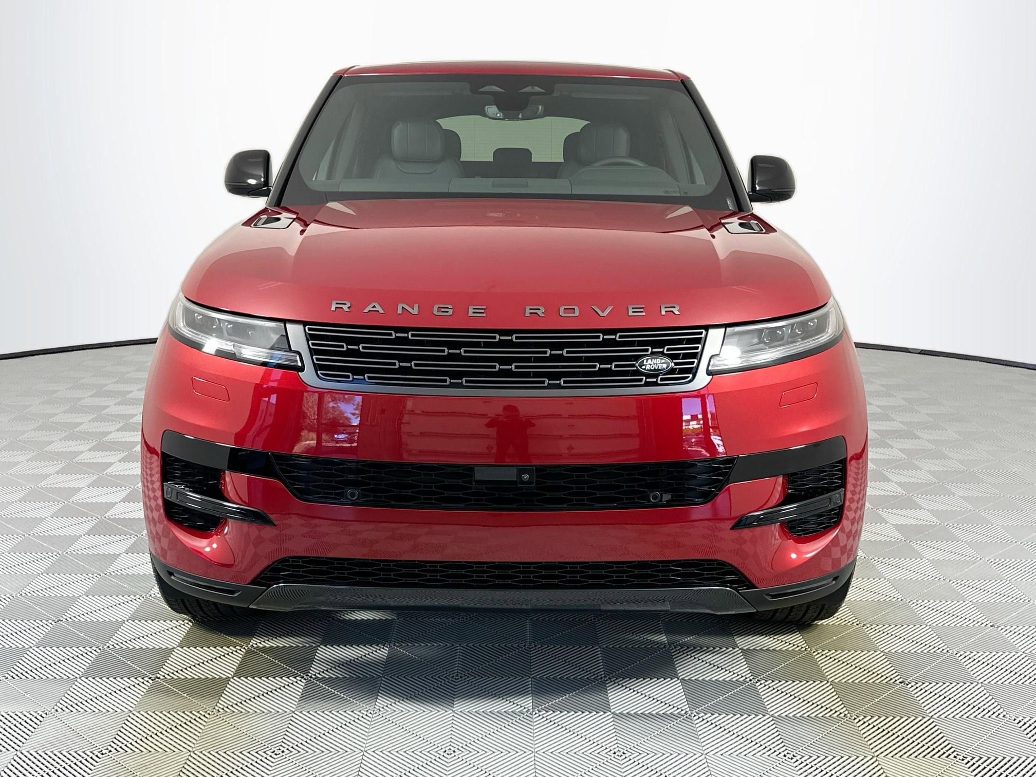 Used 2026 Land Rover Range Rover Sport SE image 2