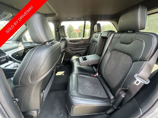 Used 2023 Jeep Grand Cherokee Altitude AWD/4WD image 18
