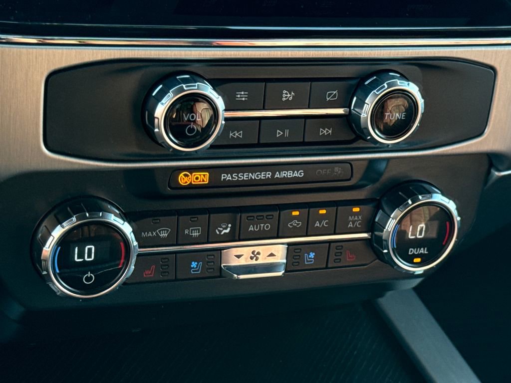 Certified 2022 Ford F450 Platinum w/ FX4 Off-Road Package image 24