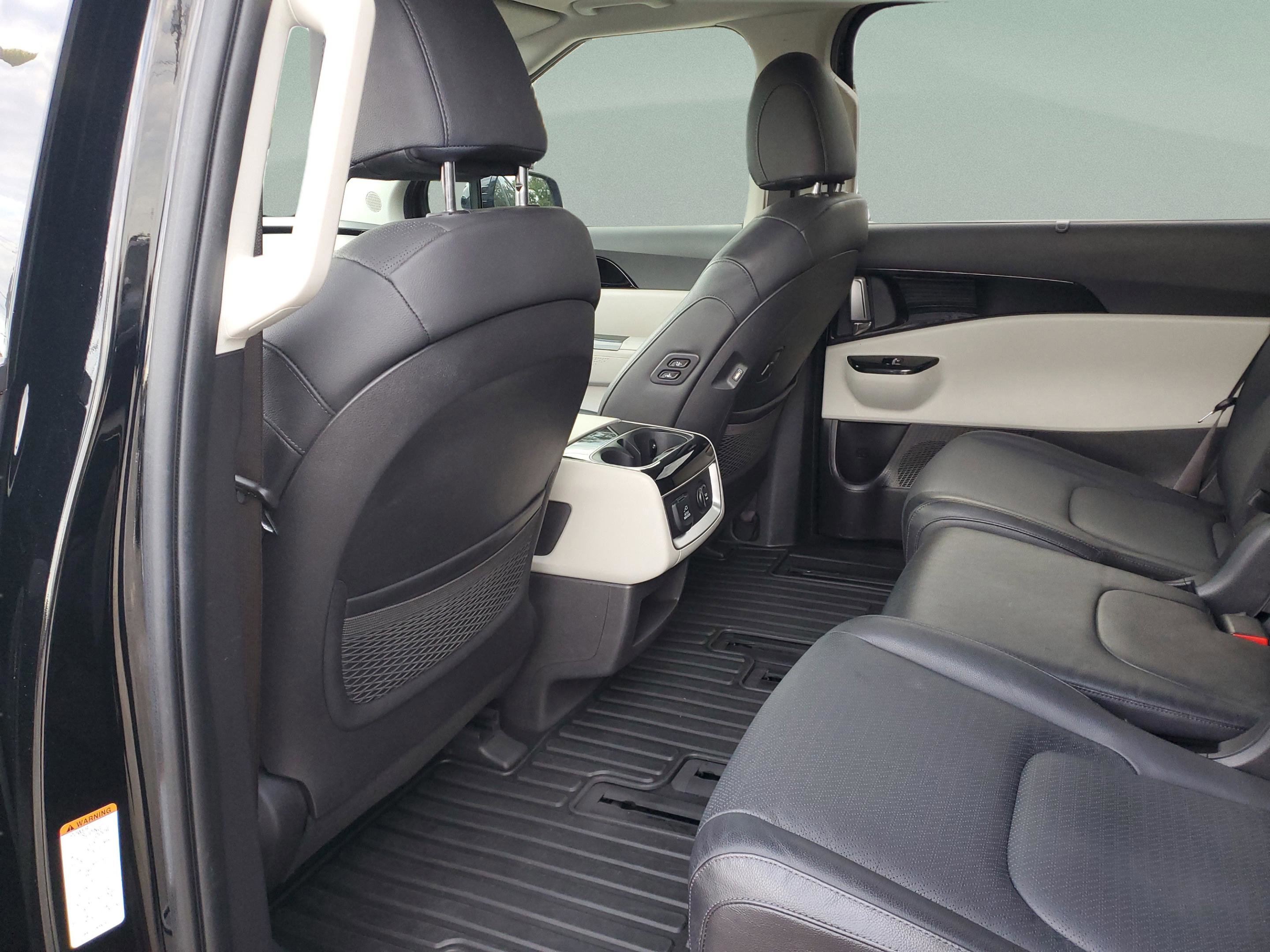 Used 2024 Kia Carnival SX Prestige image 9