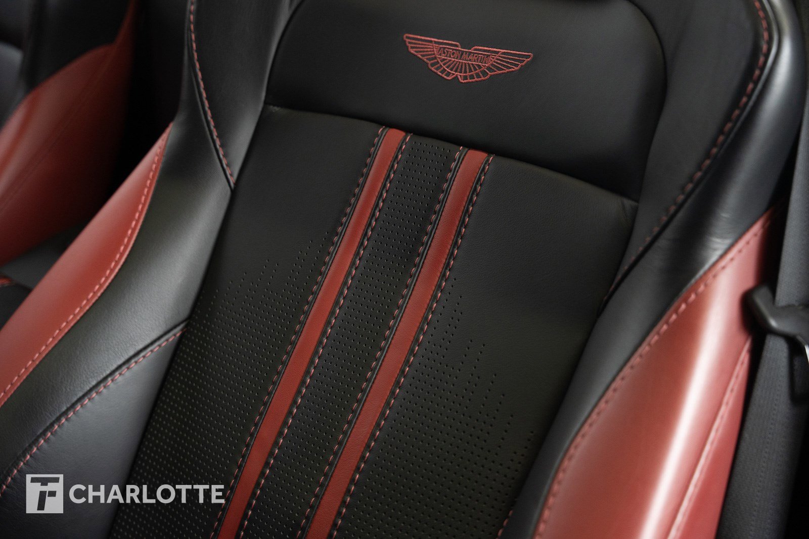 Used 2021 Aston Martin V8 Vantage Roadster image 22