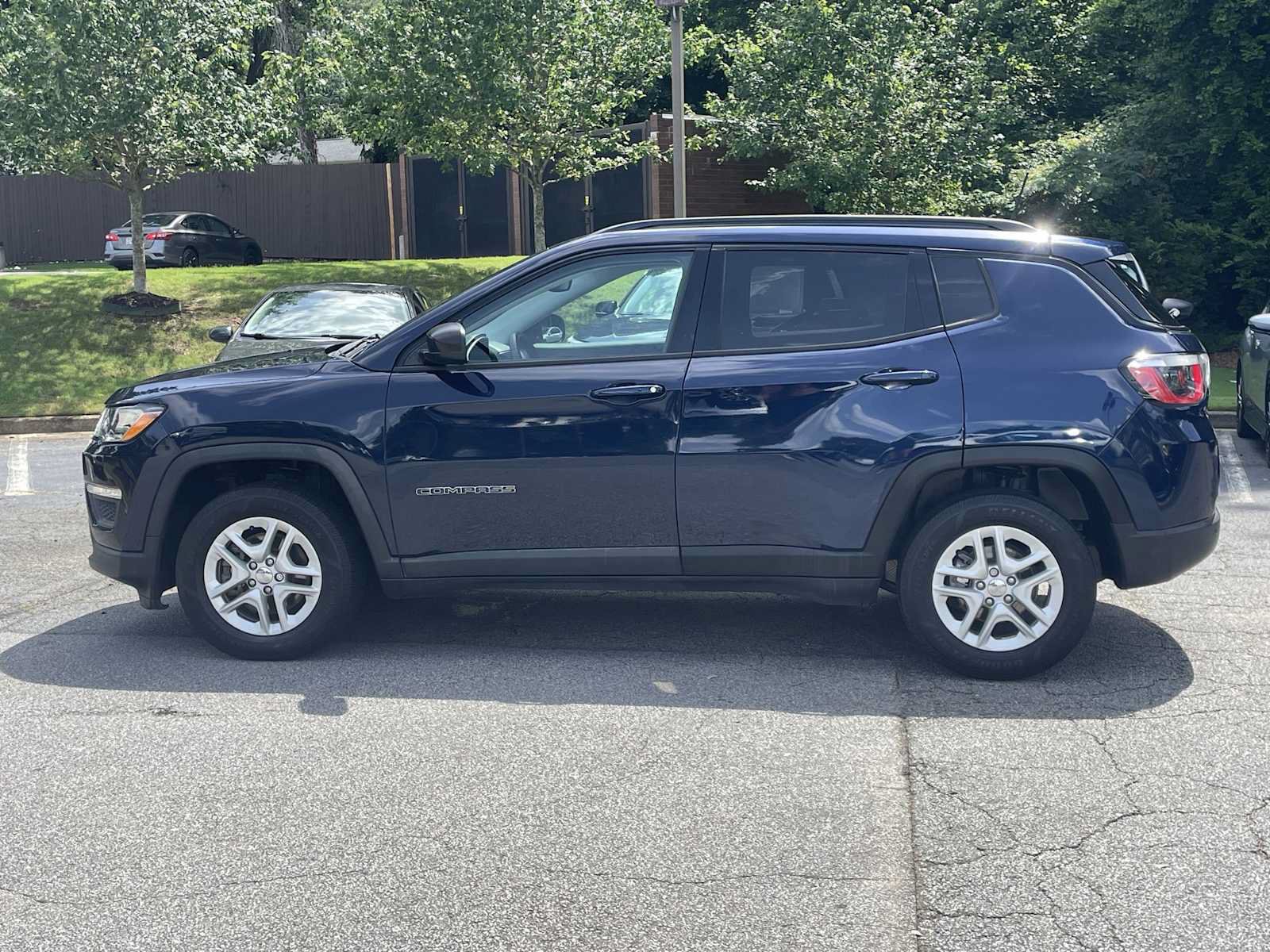 Used 2018 Jeep Compass Sport w/ Tech Group FWD image 2