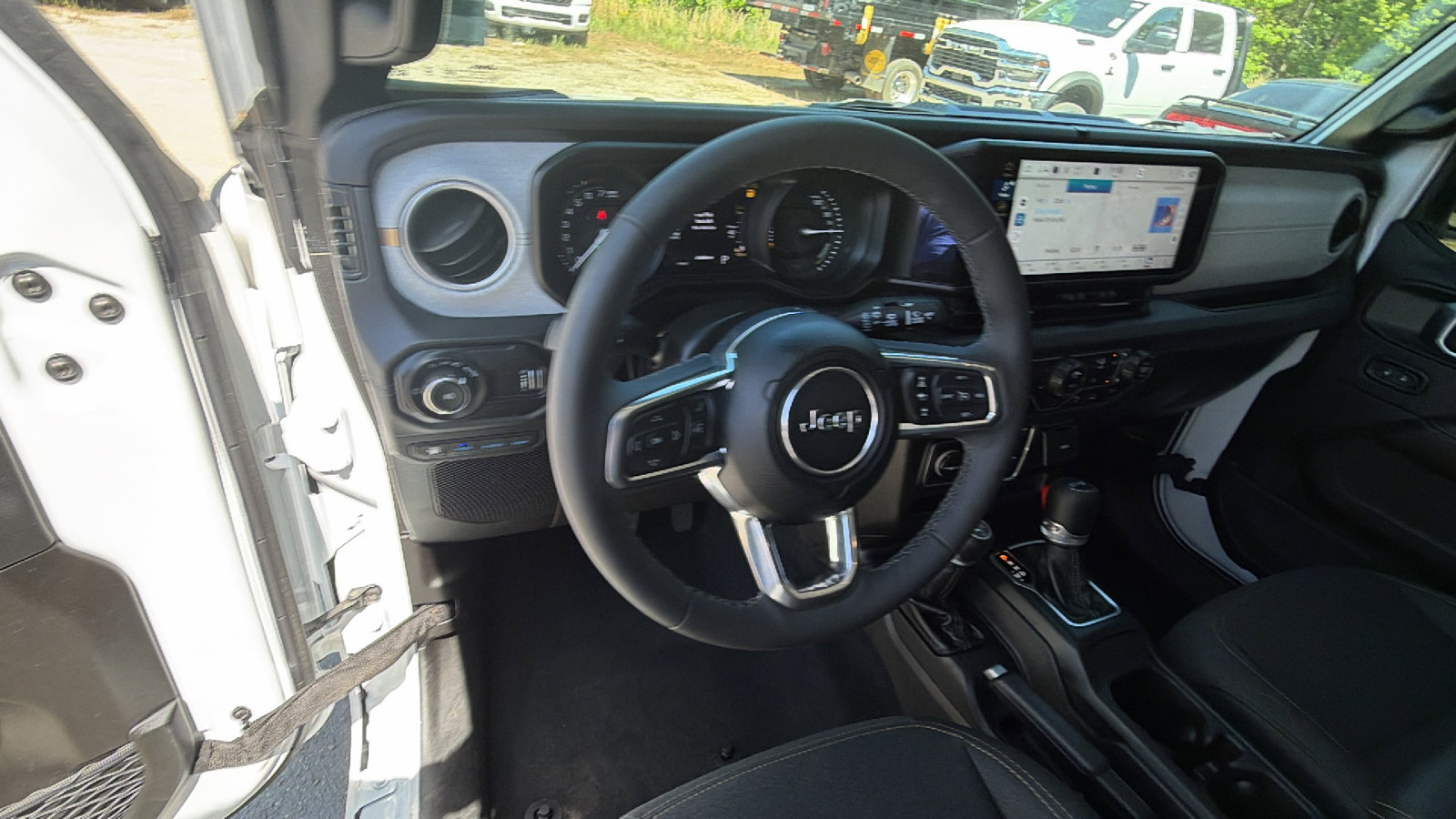 Used 2025 Jeep Wrangler Unlimited Sahara w/ Safety Group AWD/4WD image 24