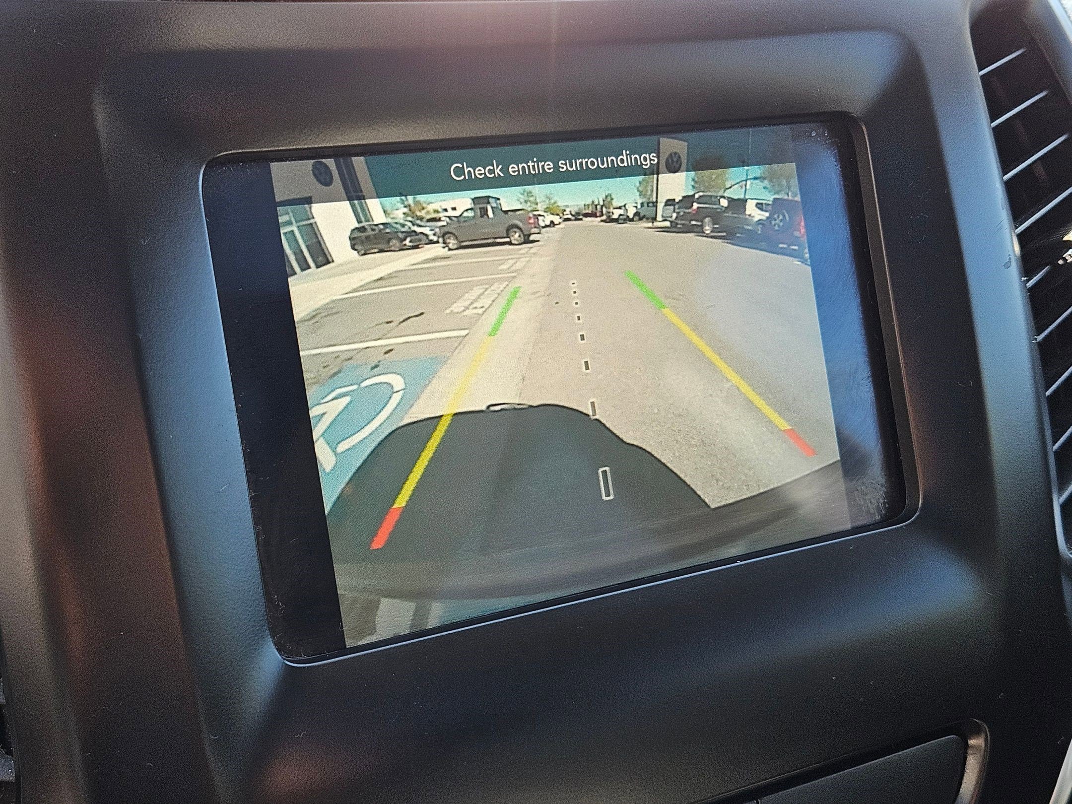 Used 2020 Jeep Cherokee Latitude Plus w/ Cold Weather Group AWD/4WD image 26