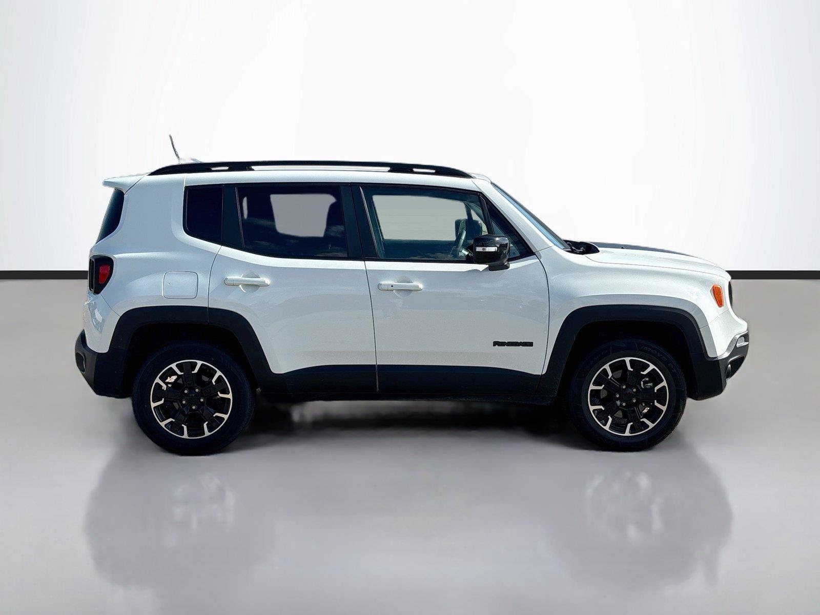 Certified 2023 Jeep Renegade Latitude AWD/4WD image 16