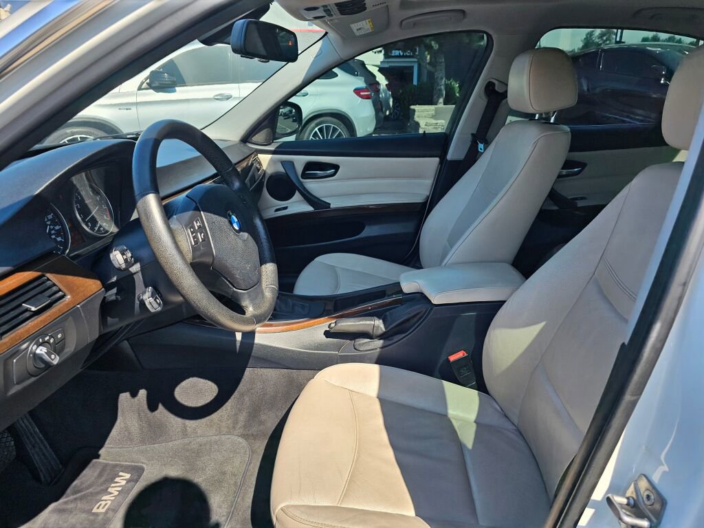 Used 2011 BMW 335i Sedan image 17