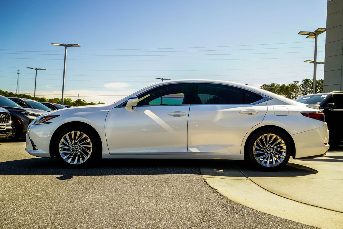 Used 2021 Lexus ES 350 Ultra Luxury w/ Accessory Package image 9