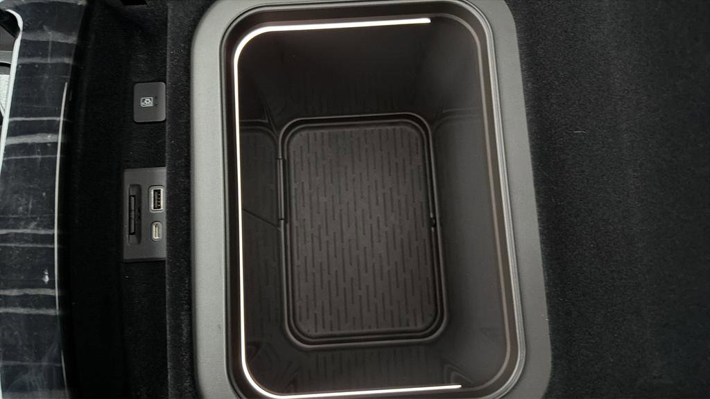 Used 2023 Cadillac Escalade V image 33