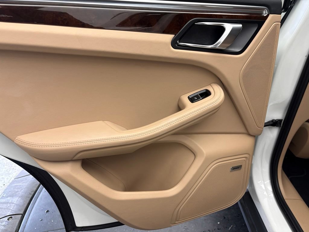 Certified 2023 Porsche Macan S AWD/4WD image 18