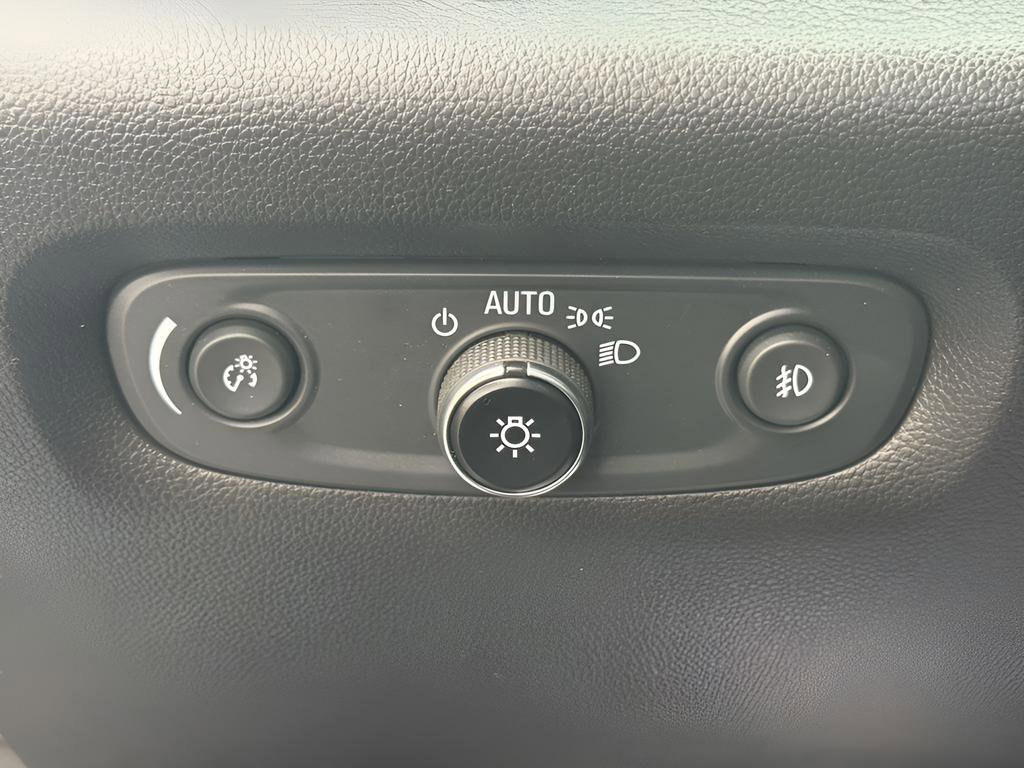 Used 2021 Chevrolet Traverse Premier w/ Redline Edition image 14