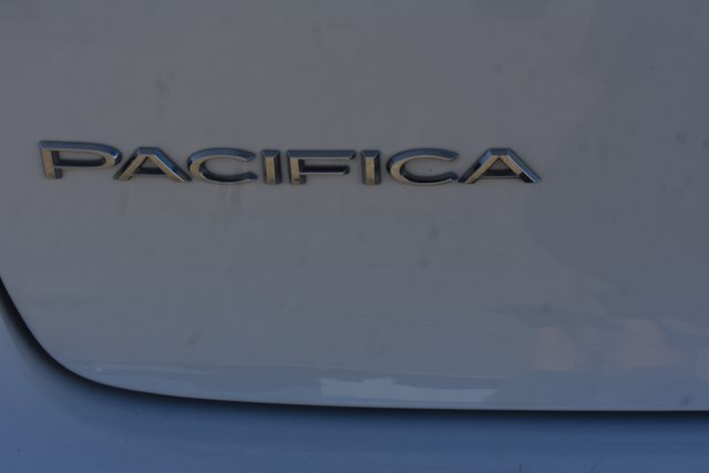 Used 2024 Chrysler Pacifica Limited FWD image 7