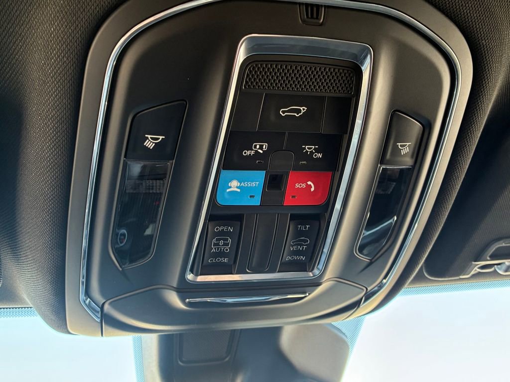 Used 2024 Jeep Grand Cherokee L Altitude image 25