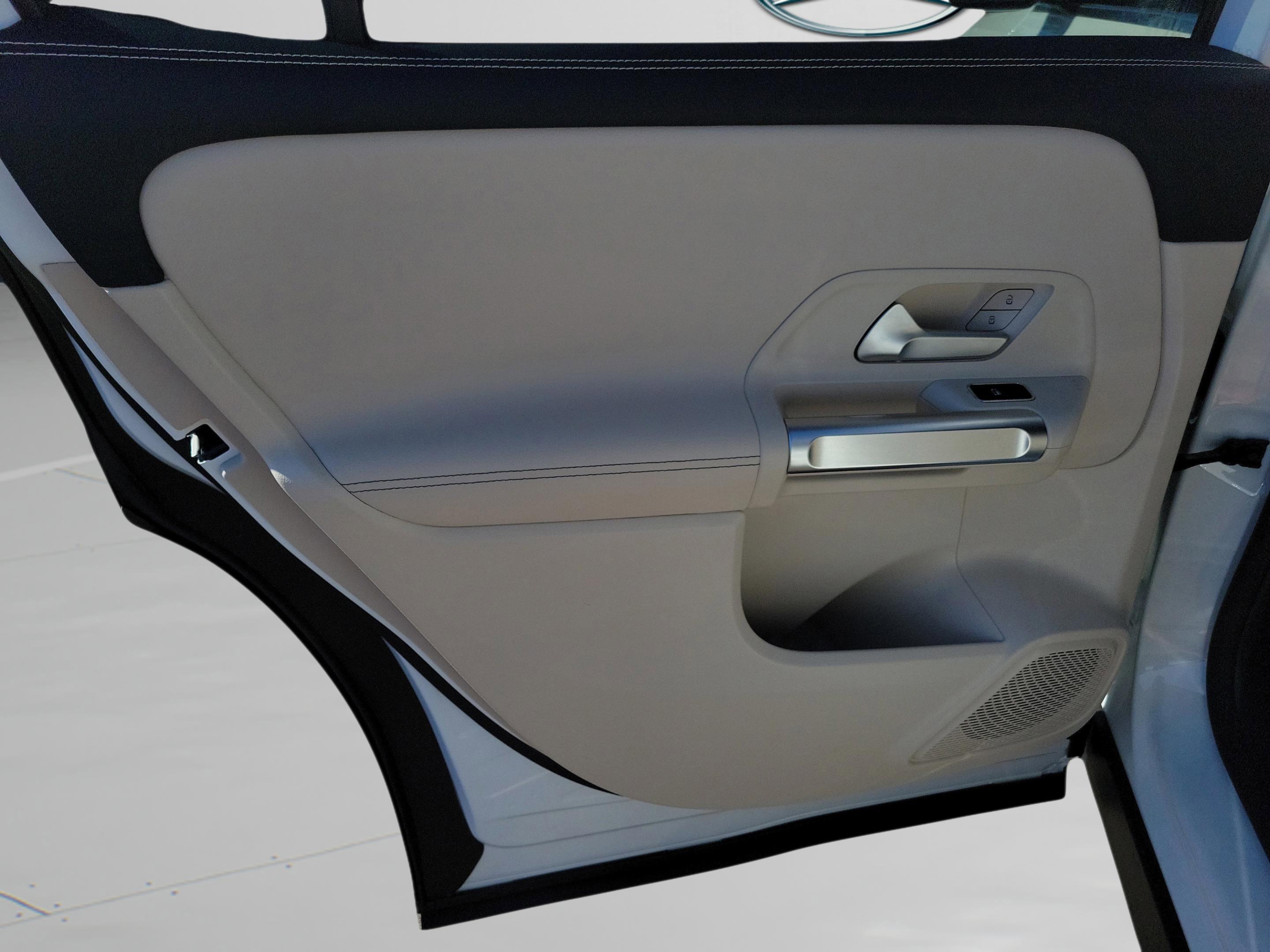 Certified 2025 Mercedes-Benz GLB 250 image 10