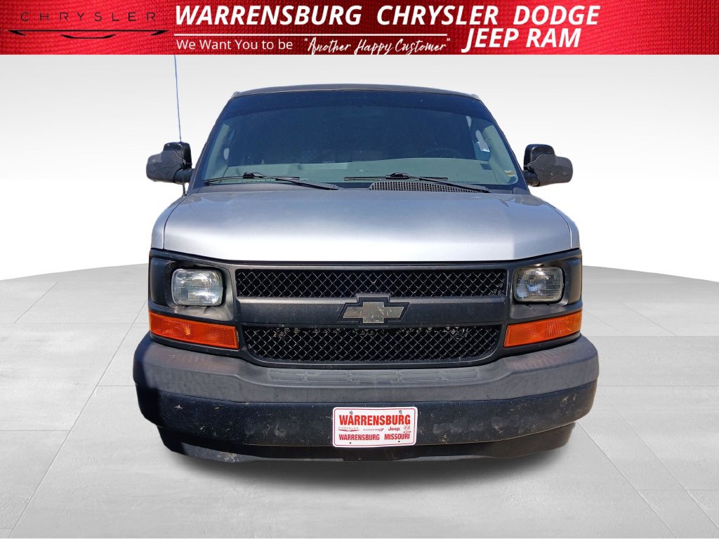 Used 2017 Chevrolet Express 2500 Extended RWD image 9