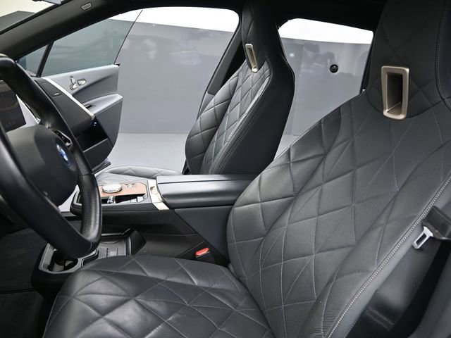 Used 2023 BMW iX xDrive50 w/ Premium Package AWD/4WD image 19