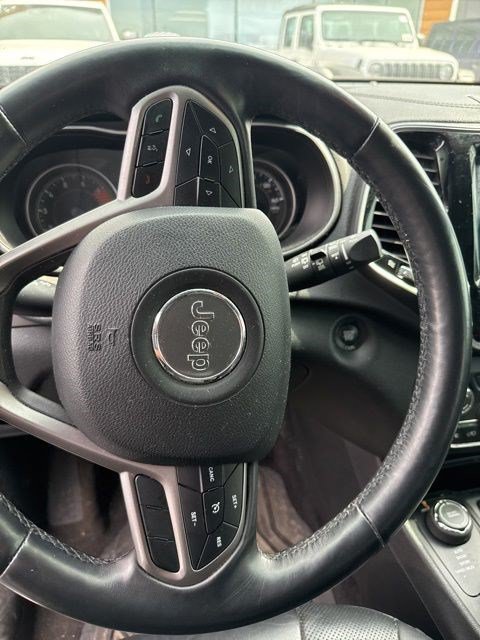 Used 2019 Jeep Cherokee Limited AWD/4WD image 13