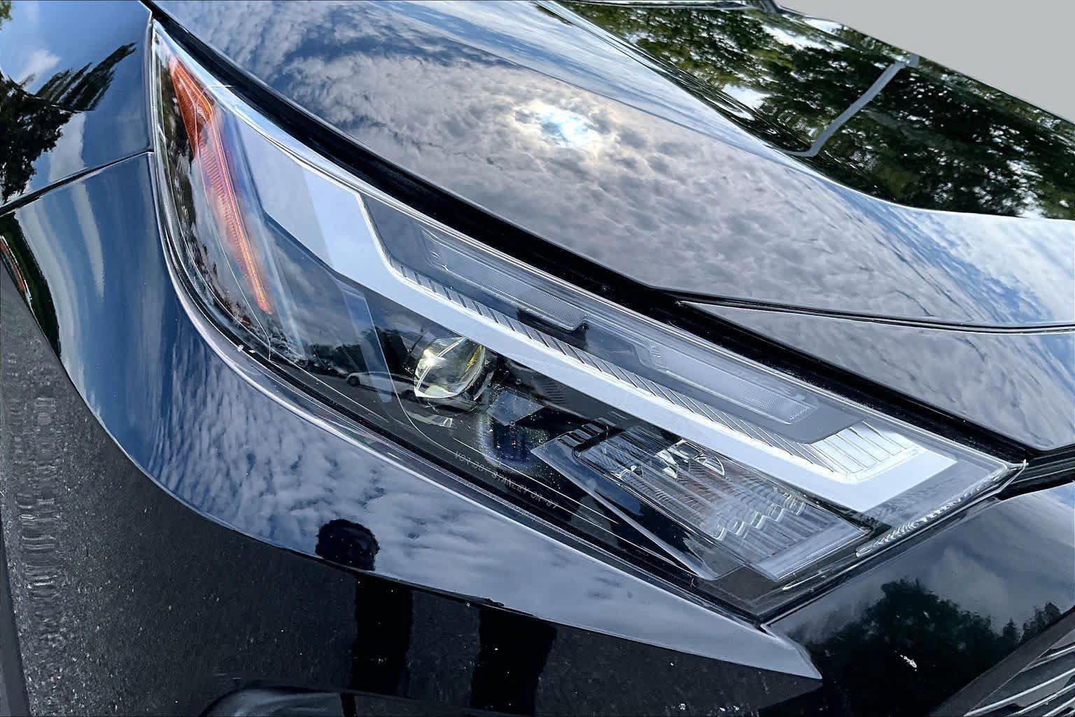 Used 2025 Toyota RAV4 XLE AWD/4WD image 27