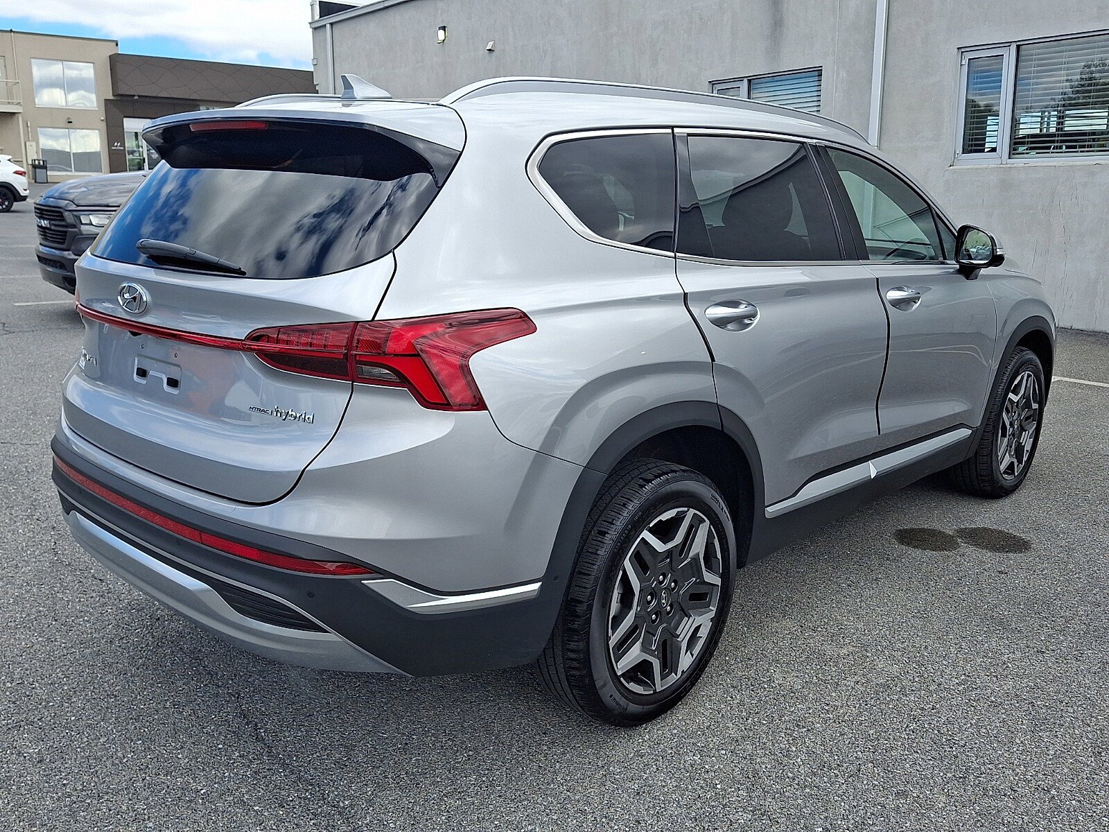Certified 2023 Hyundai Santa Fe Limited w/ Cargo Package AWD/4WD image 5