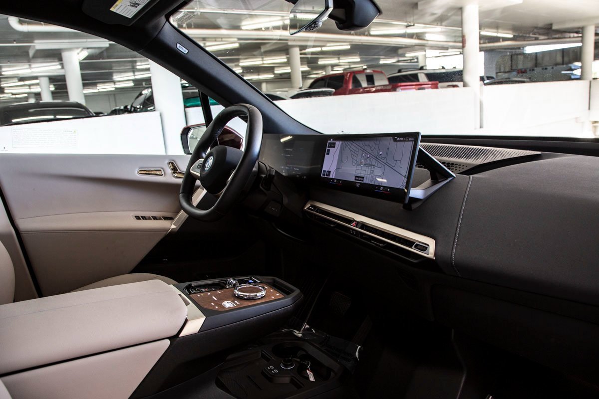 Certified 2023 BMW iX xDrive50 w/ Premium Package image 27