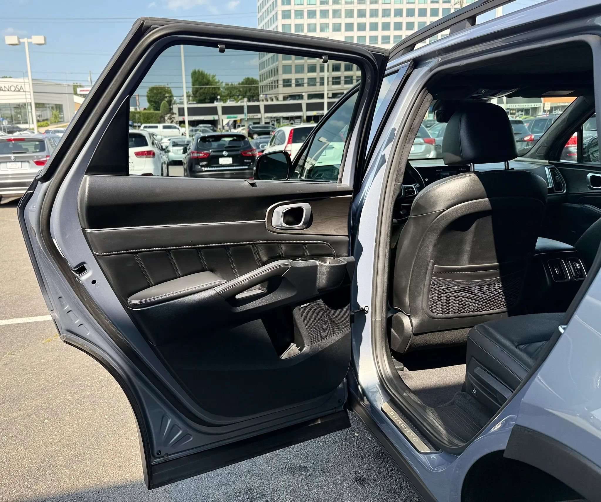 Used 2025 Kia Sorento SX AWD/4WD image 27
