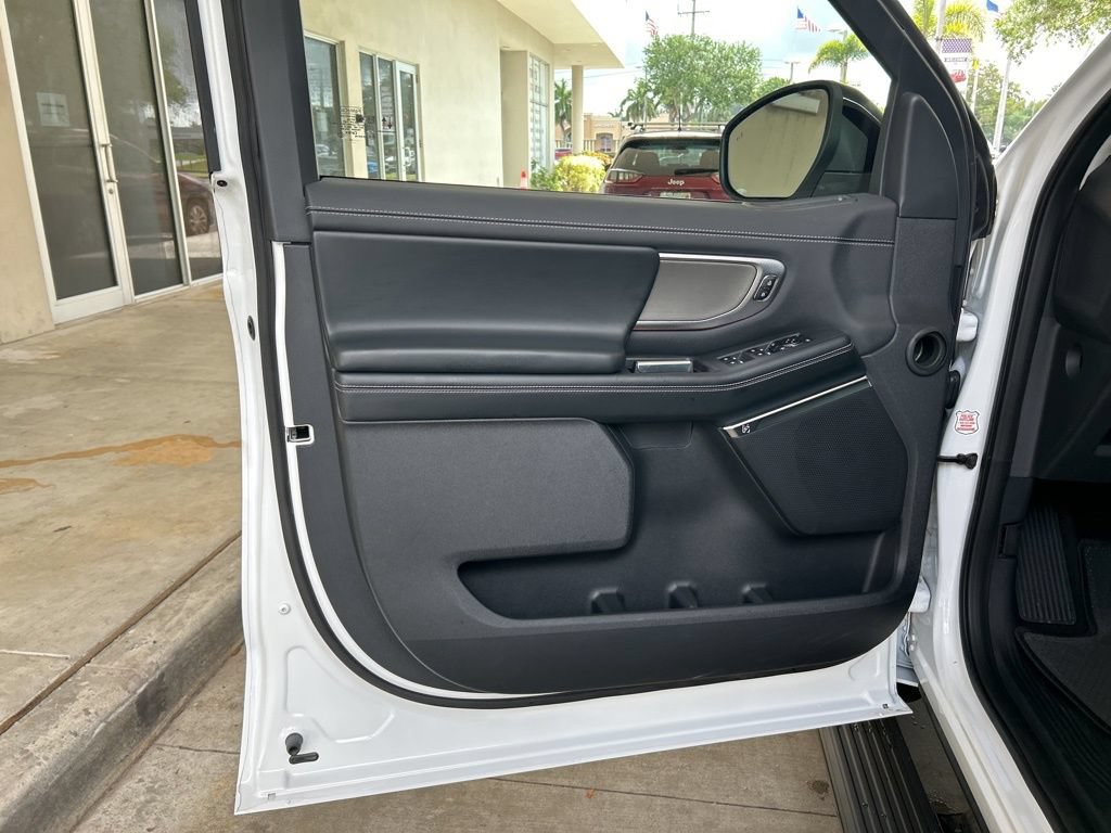 Used 2025 Ford Expedition Platinum AWD/4WD image 54