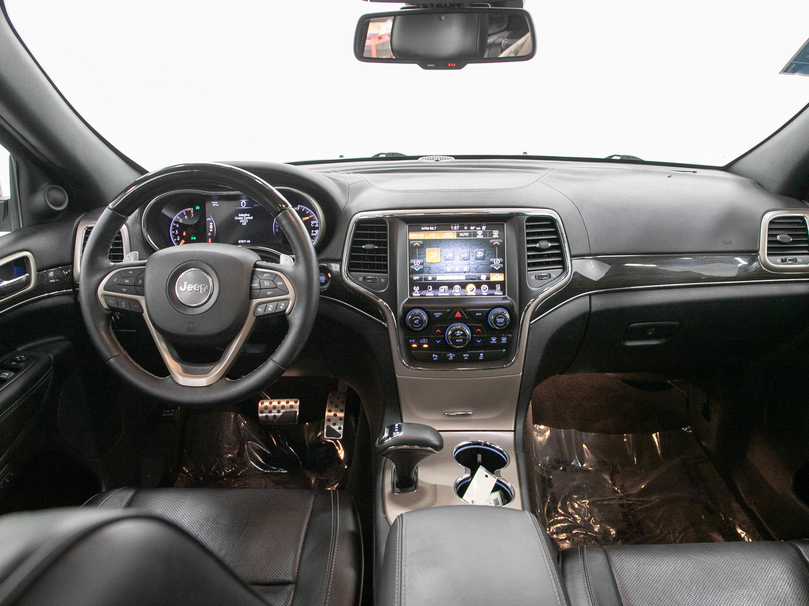 Used 2015 Jeep Grand Cherokee Overland w/ Advanced Technology Group AWD/4WD image 16
